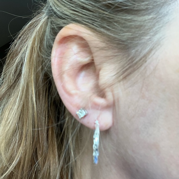 Jared’s Leo Princess Cut Diamond Earings in Platinum ( post ) - Picture 1 of 9